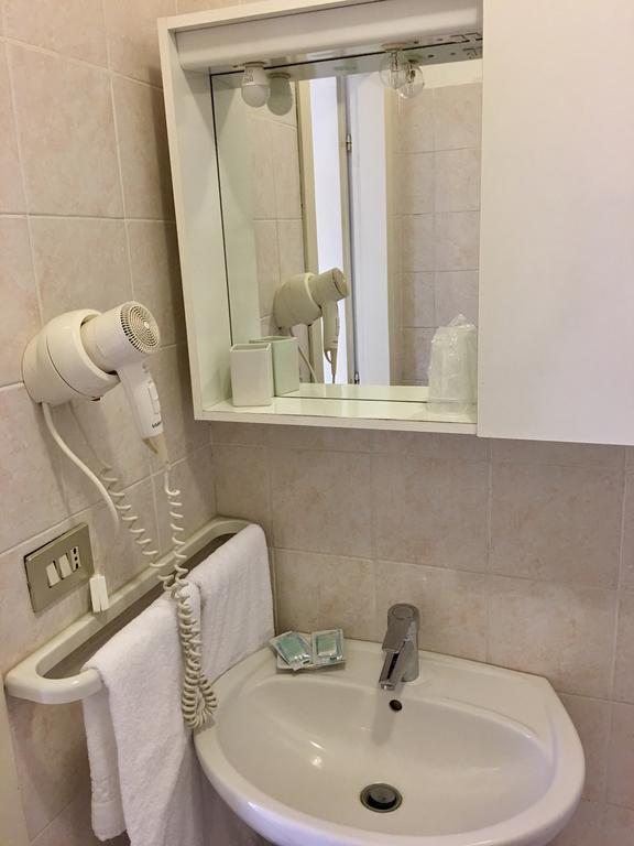Hotel La Lanterna Garda  Zewnętrze zdjęcie
