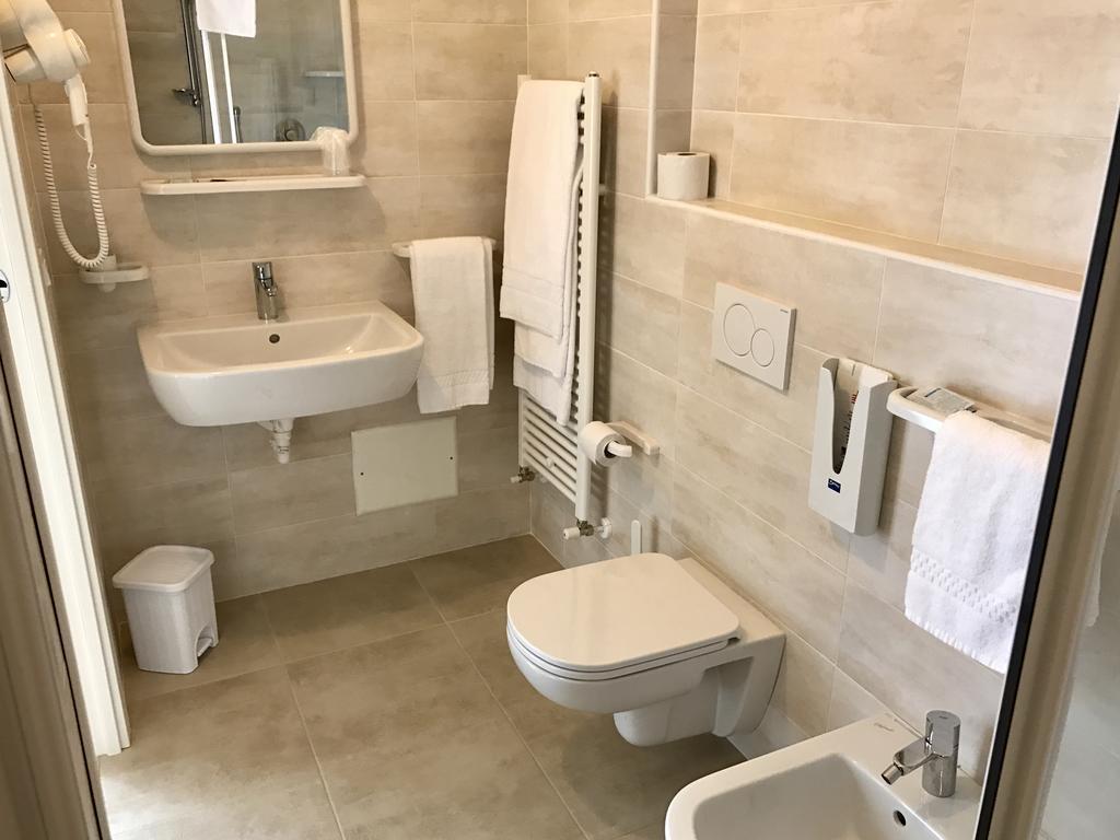 Hotel La Lanterna Garda  Zewnętrze zdjęcie